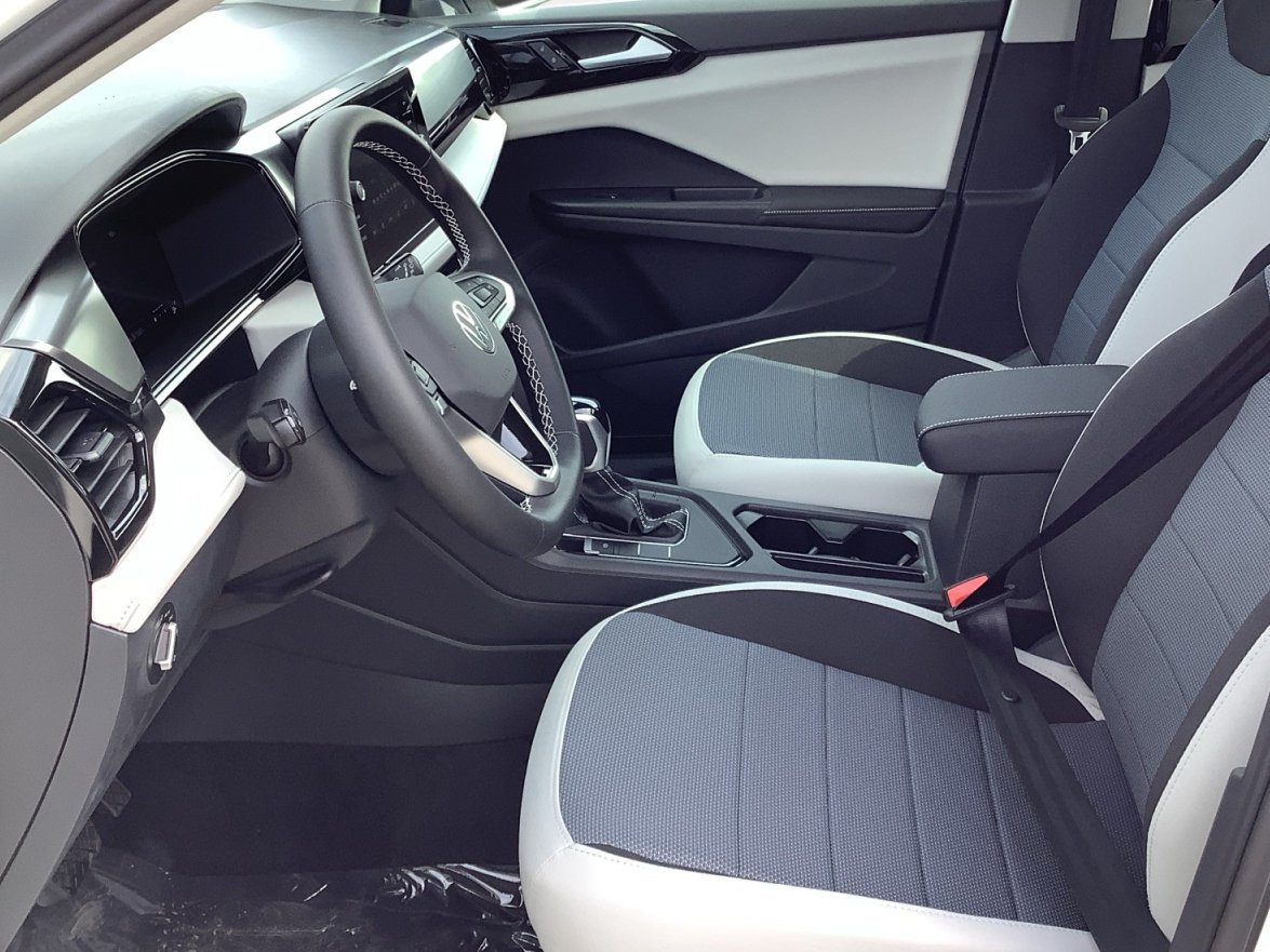 New 2027 Platinum Gray Metallic Volkswagen S image 21