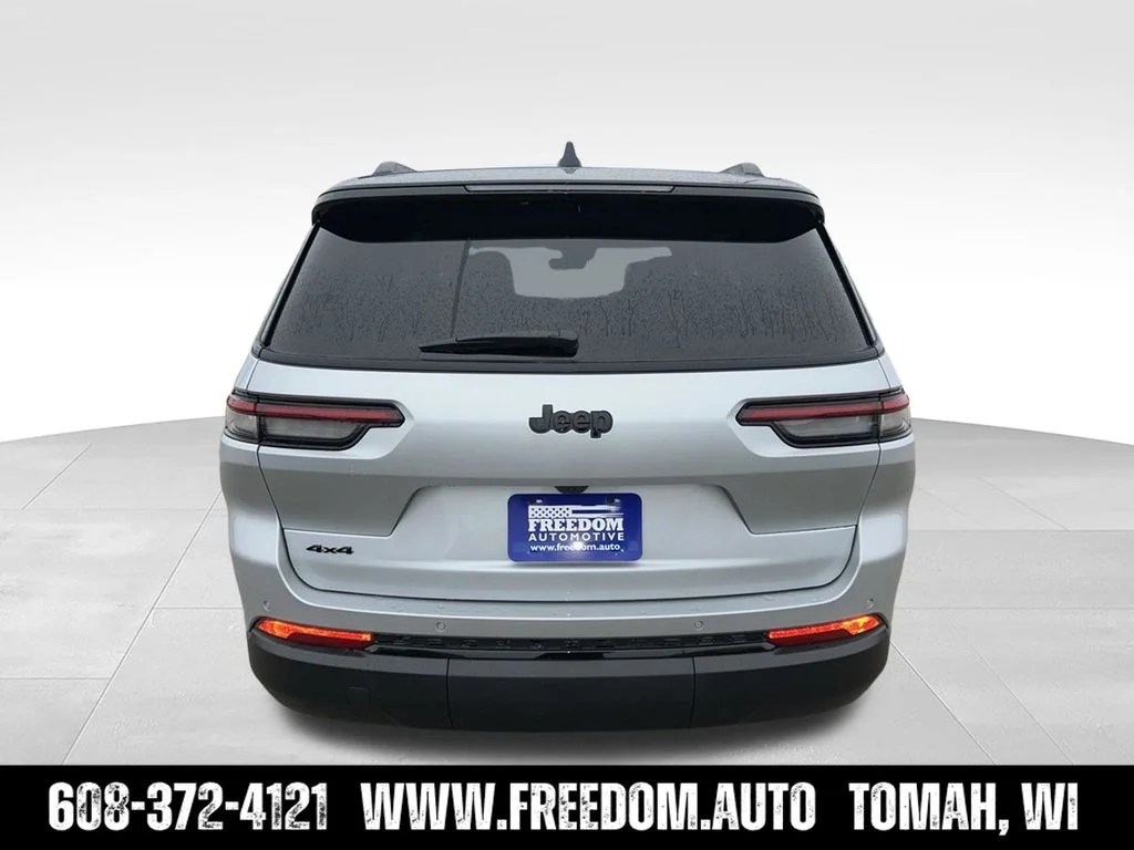 Used 2025 Silver Zynith Jeep Limited image 6