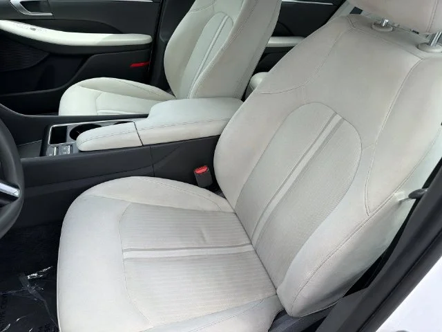 Used 2025 White Hyundai SEL image 33