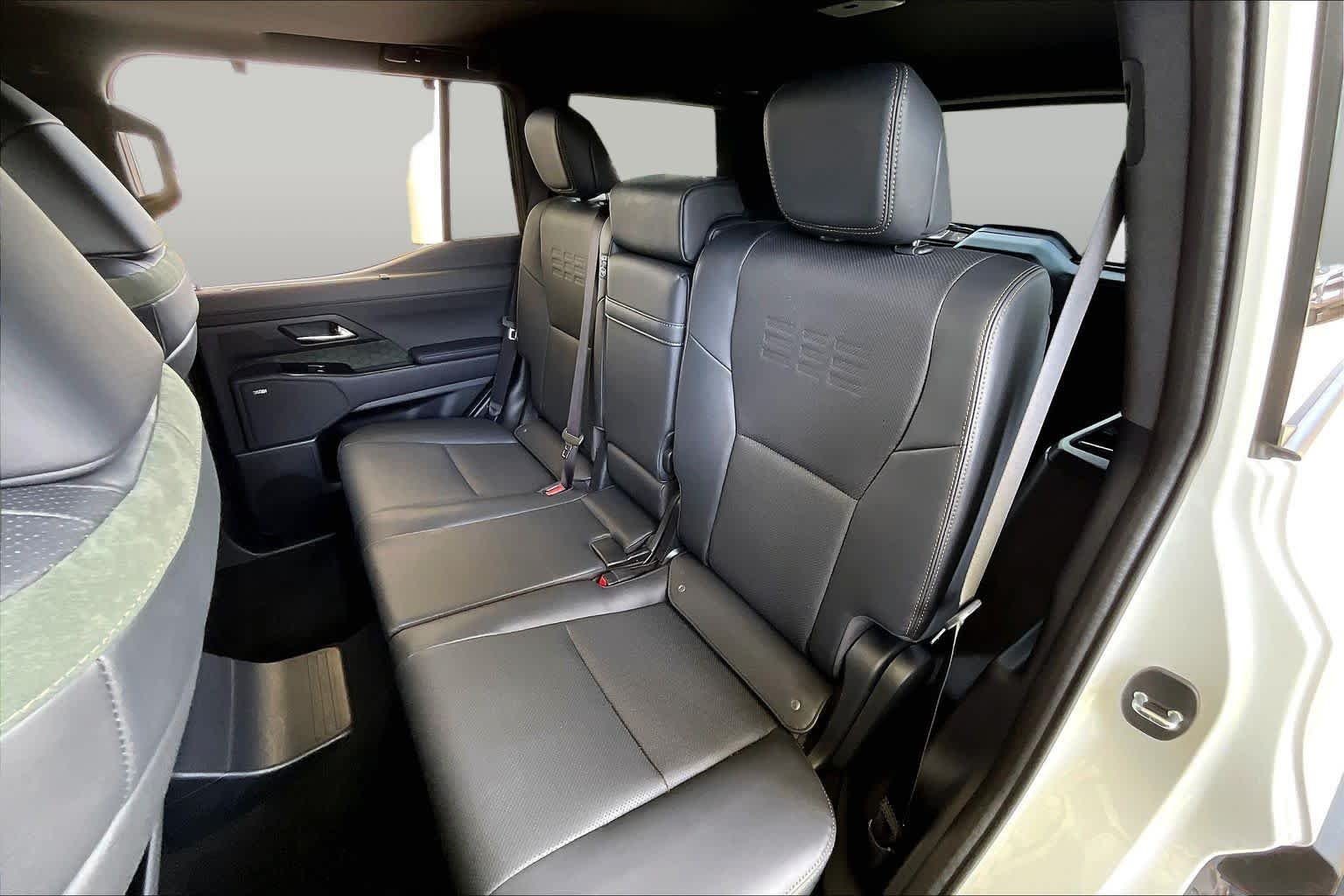Used 2024 Eminent White Pearl Lexus Overtrail+ image 18