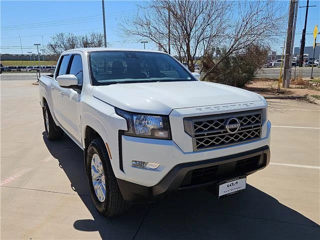 Used 2024 White Nissan SV (A9) 4x2 Crew Cab 5 ft. box 126 in. WB image 6
