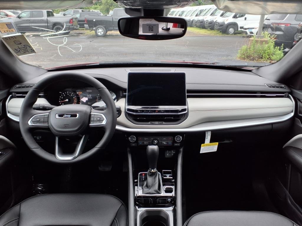 2025 Jeep Compass Limited - Photo 11