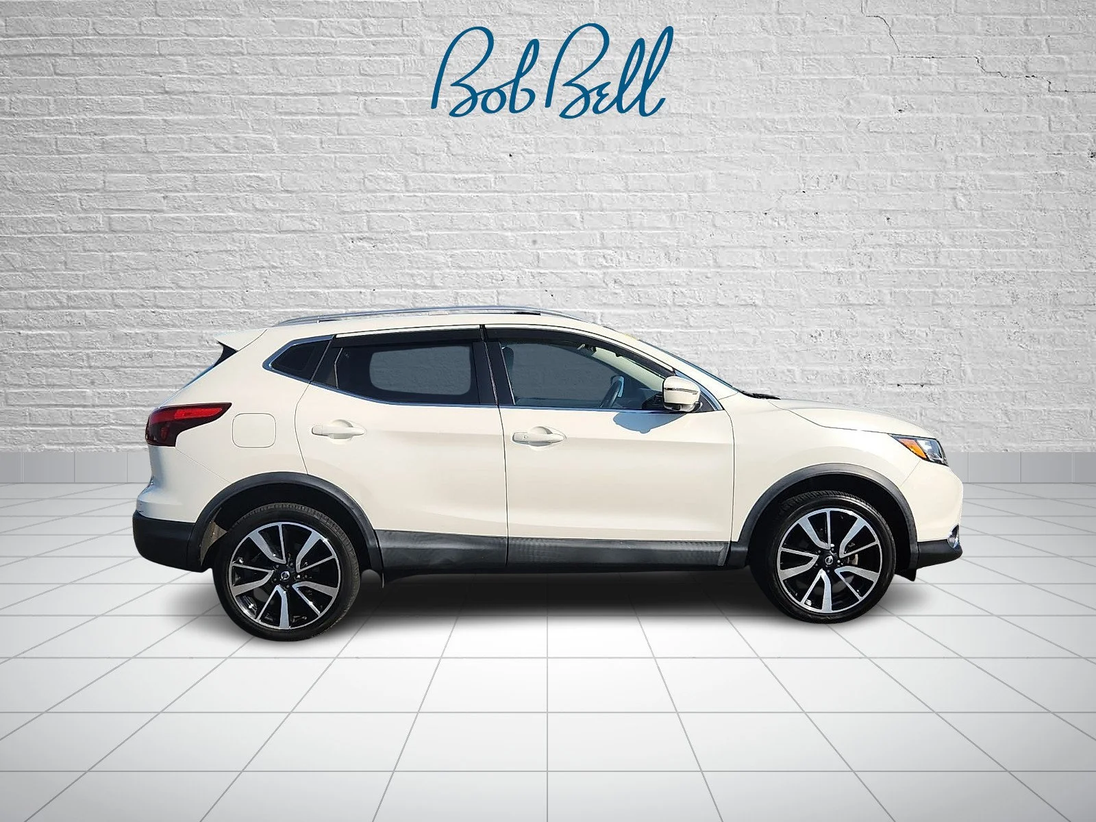 Used 2018 White Nissan SL image 7