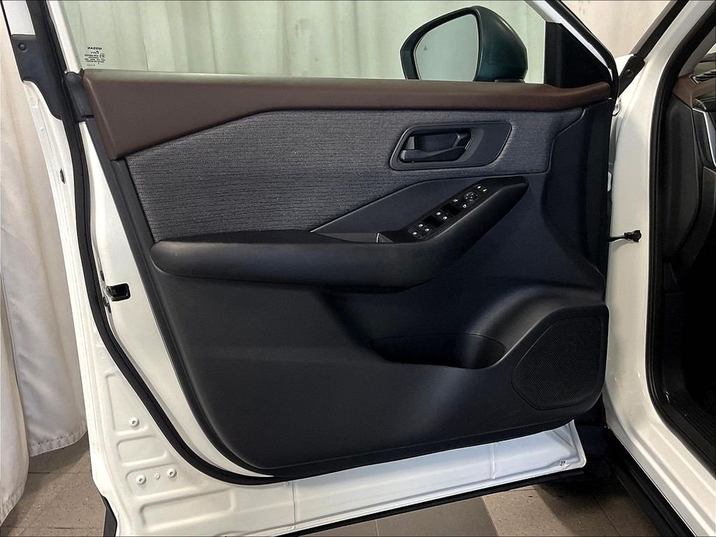 Used 2023 White Nissan S image 9