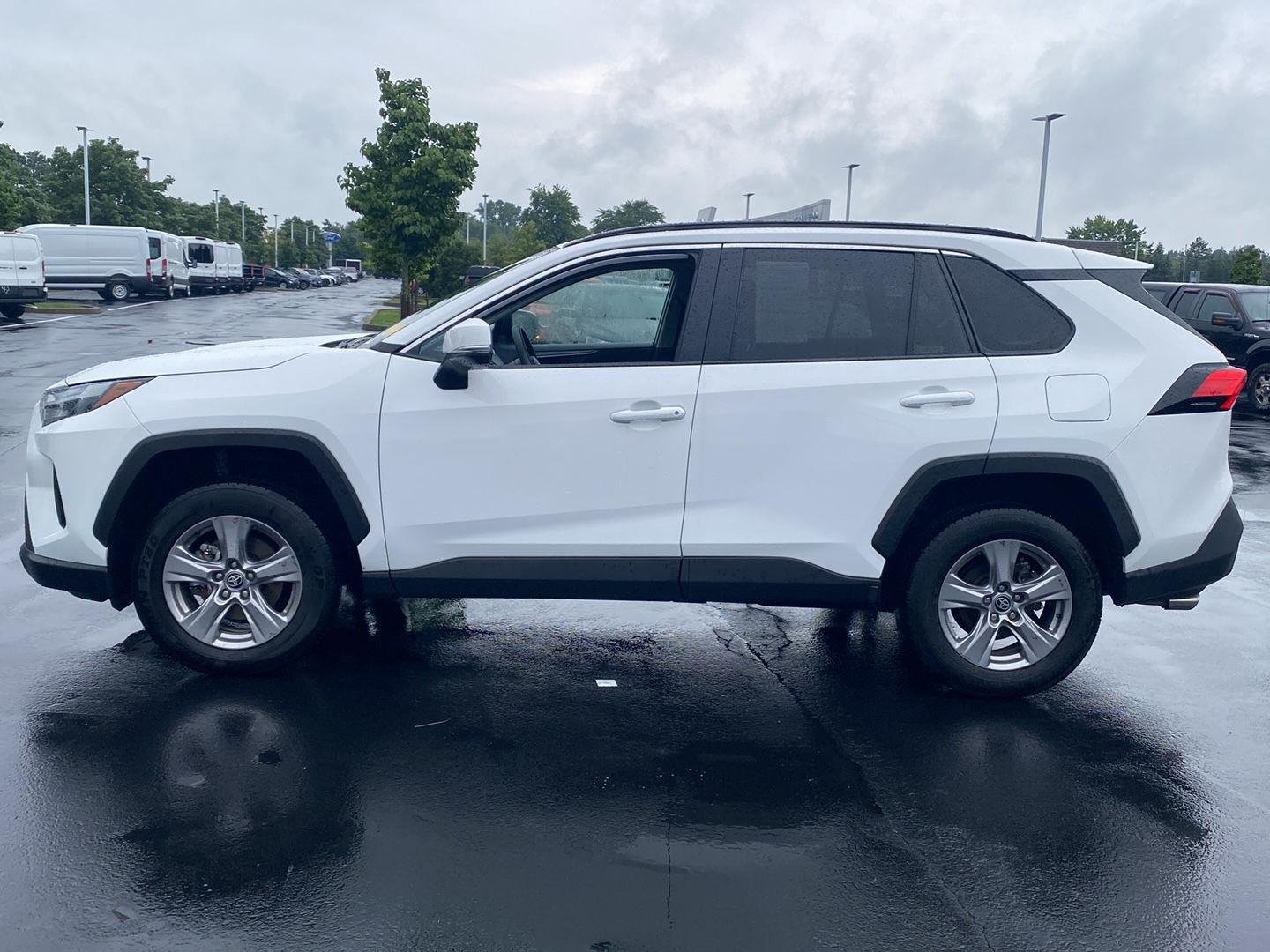 Used 2025 Ice Cap Toyota XLE image 8
