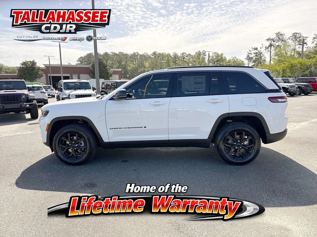 New 2026 Bright White Clear-Coat Exterior Paint Jeep Altitude image 6