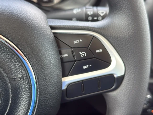 Used 2023 White Jeep Latitude image 18