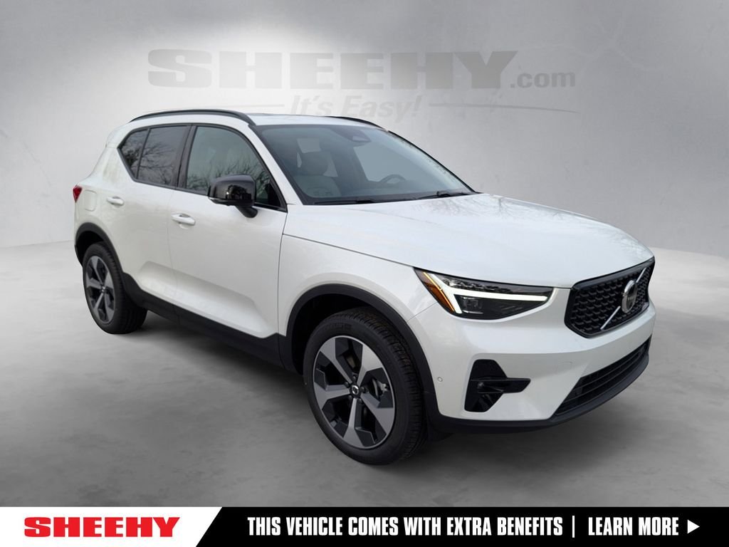 2026 Volvo XC40 B4 Plus Dark FWD's photo