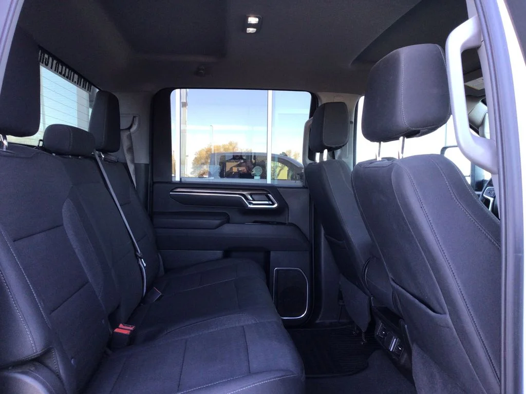 Used 2025 Summit White Chevrolet LT image 7