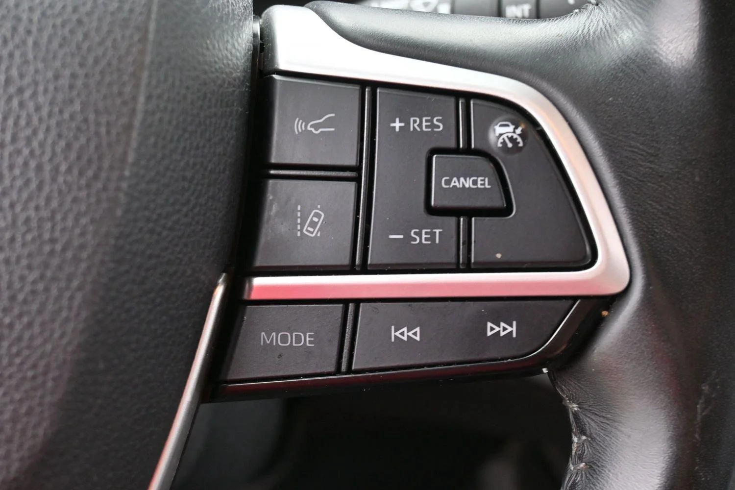 Used 2022 Magnetic Gray Metallic Toyota XLE image 19