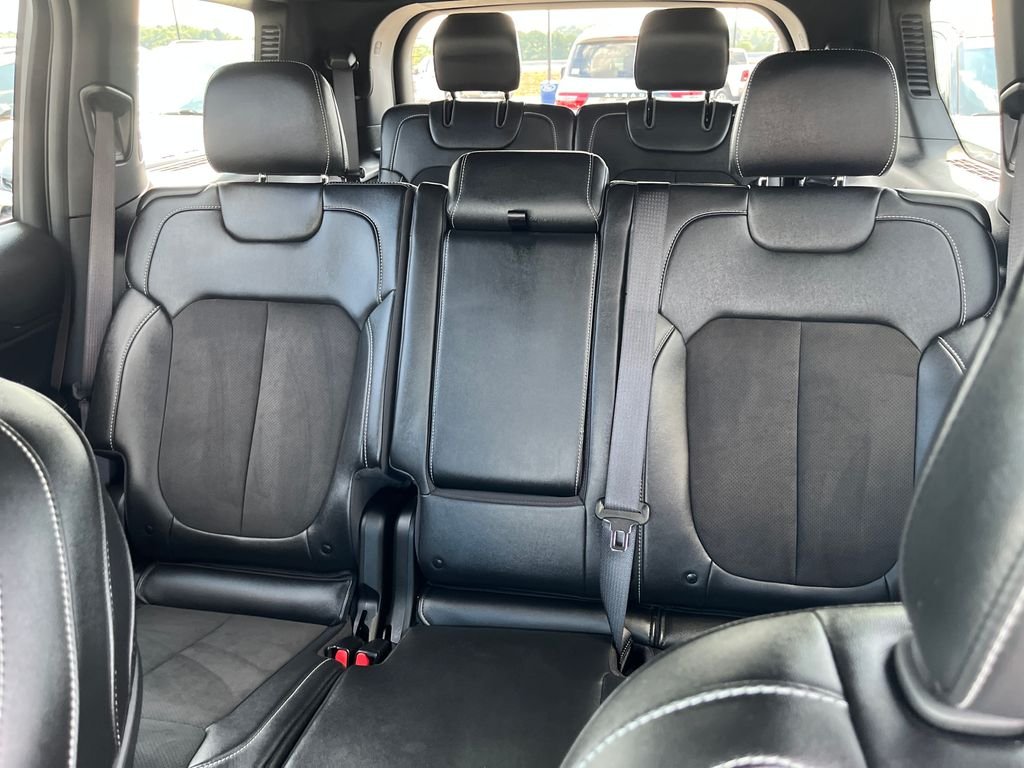 Used 2024 White Jeep Altitude image 13