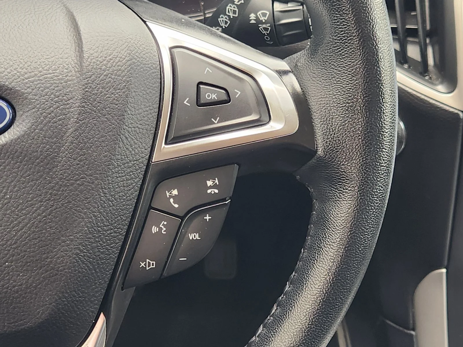 Used 2024 Gray Ford SEL image 30