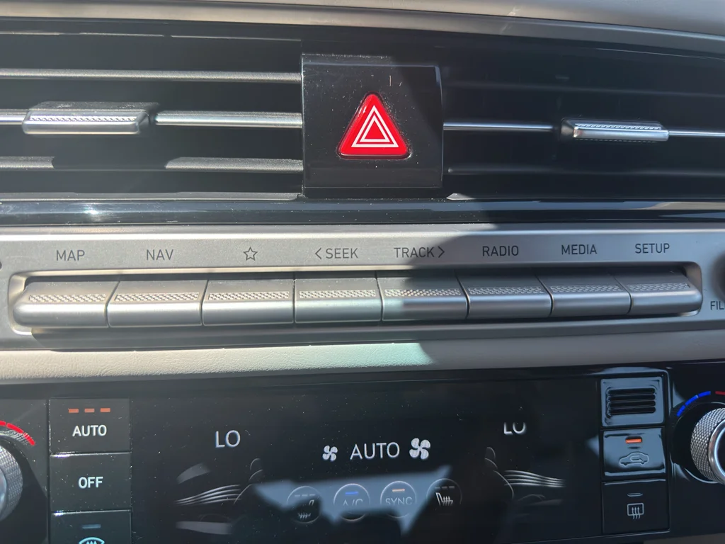 Used 2025  Genesis 2.5T image 22