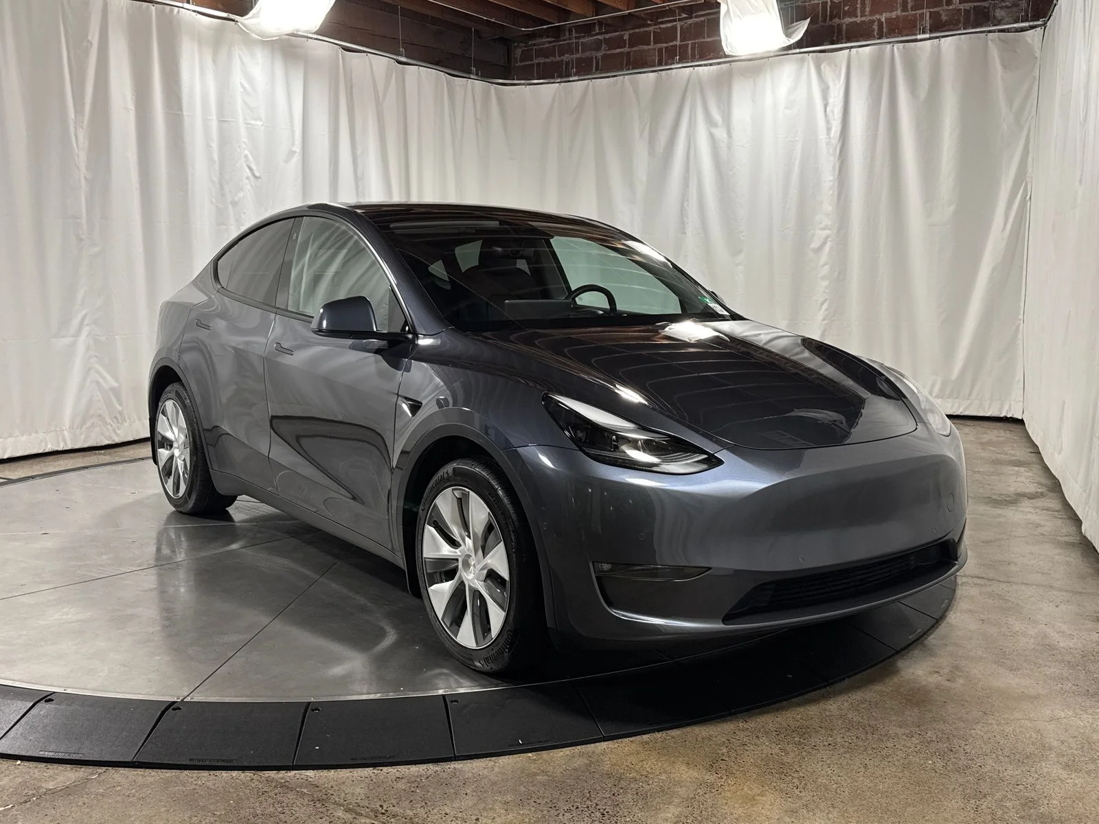 Used 2022 Midnight Silver Metallic Tesla Long Range image 10