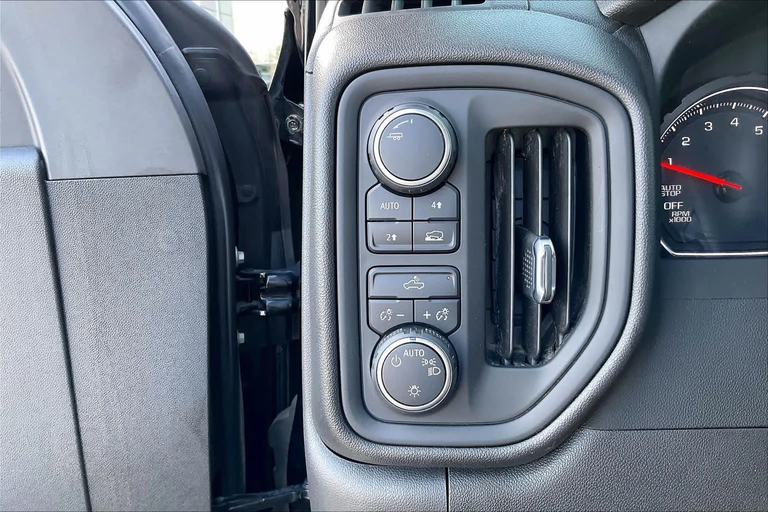 Used 2022 Black Chevrolet Custom image 33