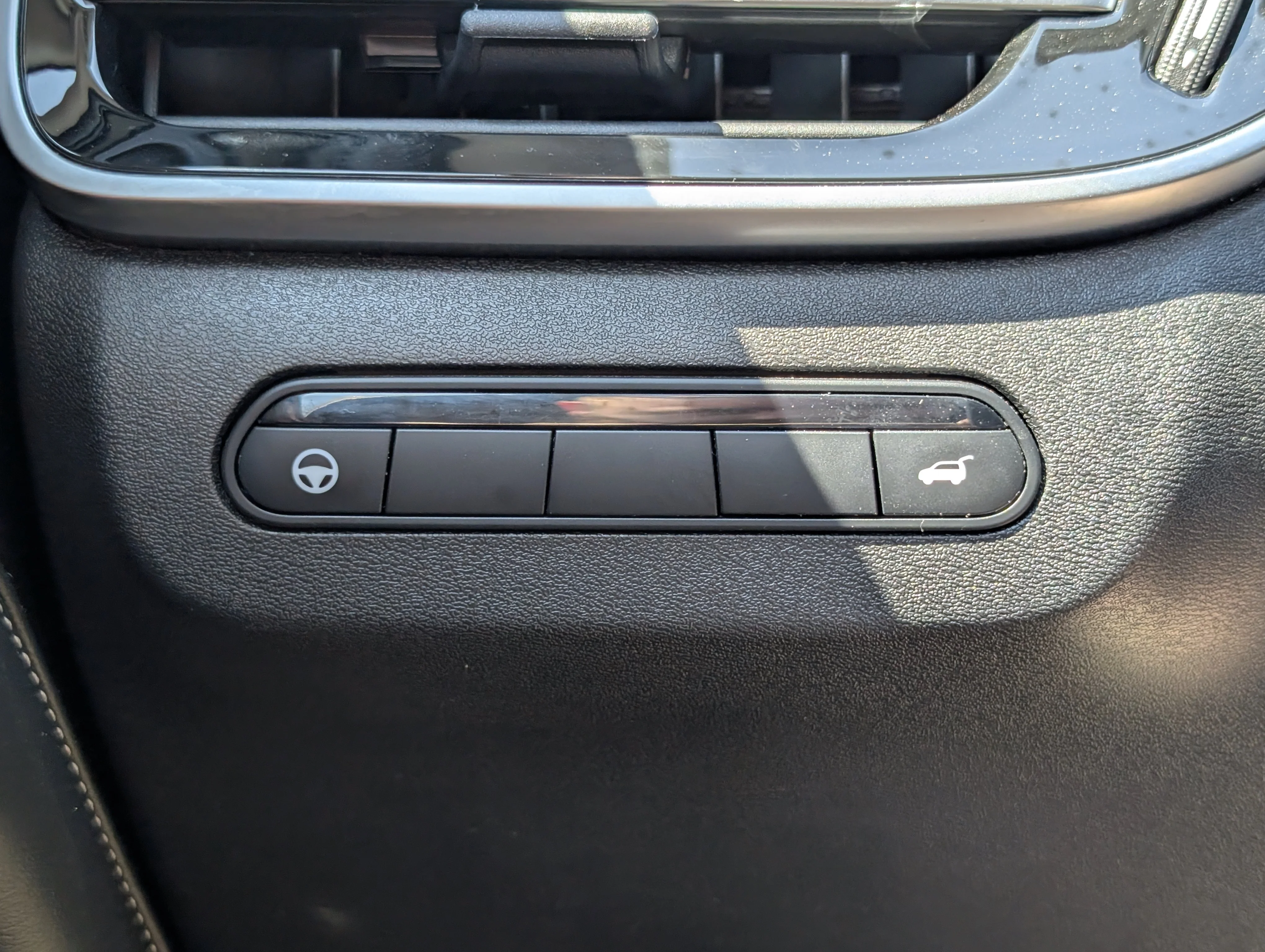 Used 2024 Glacier White INFINITI LUXE image 29