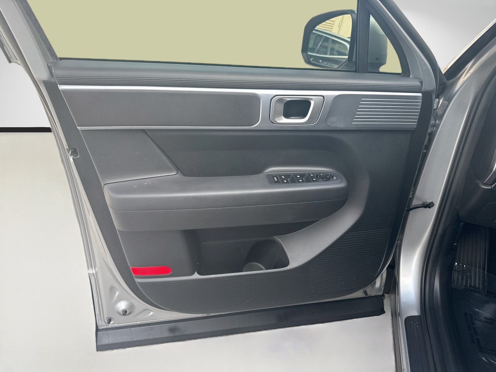 Certified Used 2024 Shimmering Silver Hyundai SE image 17