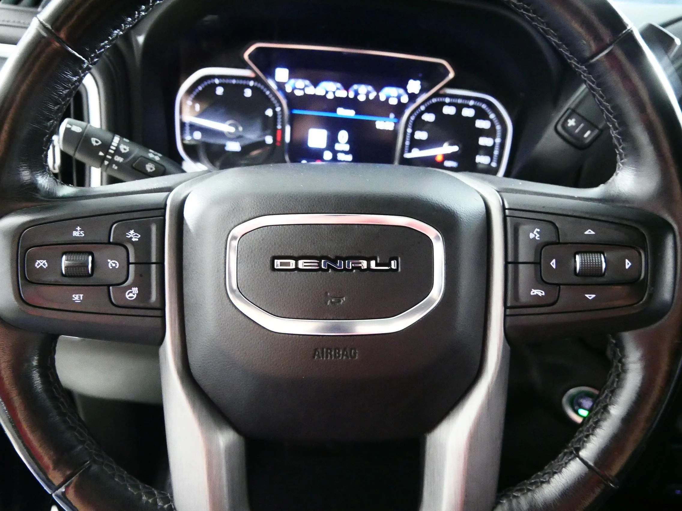 Used 2022 Onyx Black GMC Denali image 25