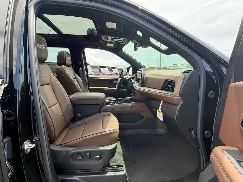 2026 Chevrolet Suburban High Country - Photo 17