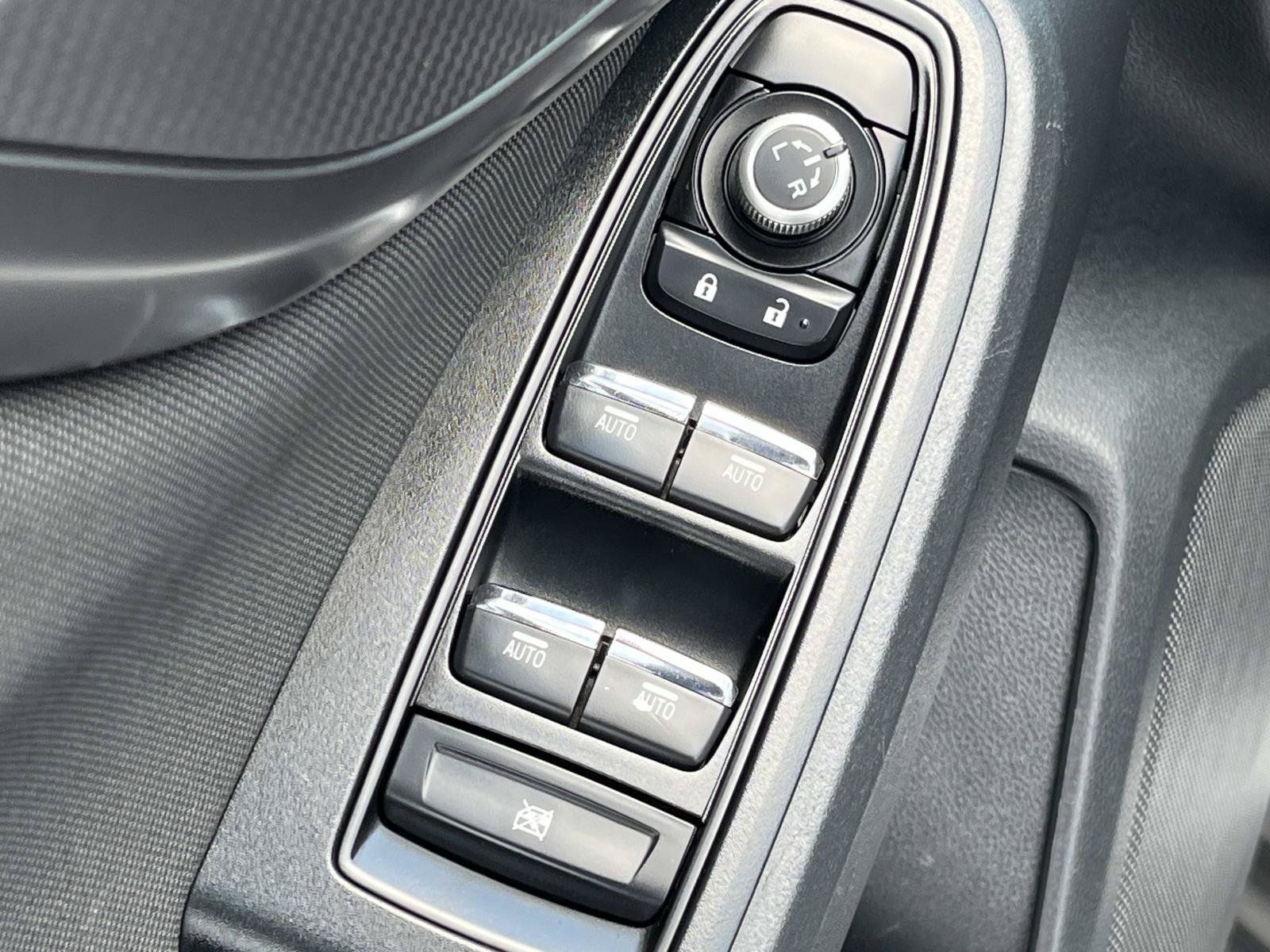 Used 2022 Ceramic White Subaru Premium image 27