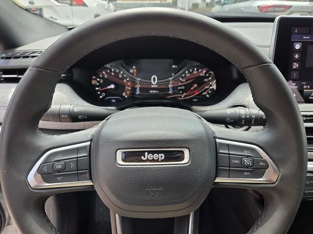 Used 2024 Silver Jeep Latitude image 30