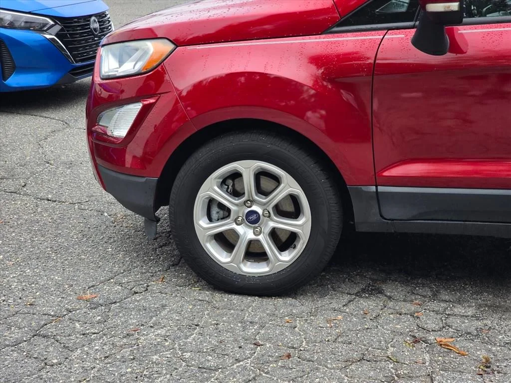 Used 2019 Red Ford SE image 17