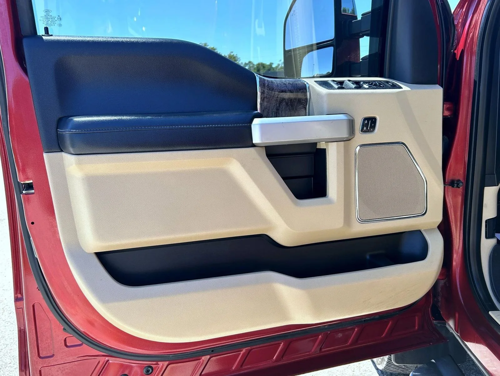 Used 2017 Red Ford Lariat image 9