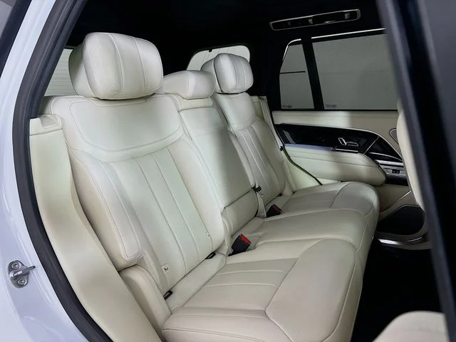 Used 2025 White Land Rover Autobiography image 29