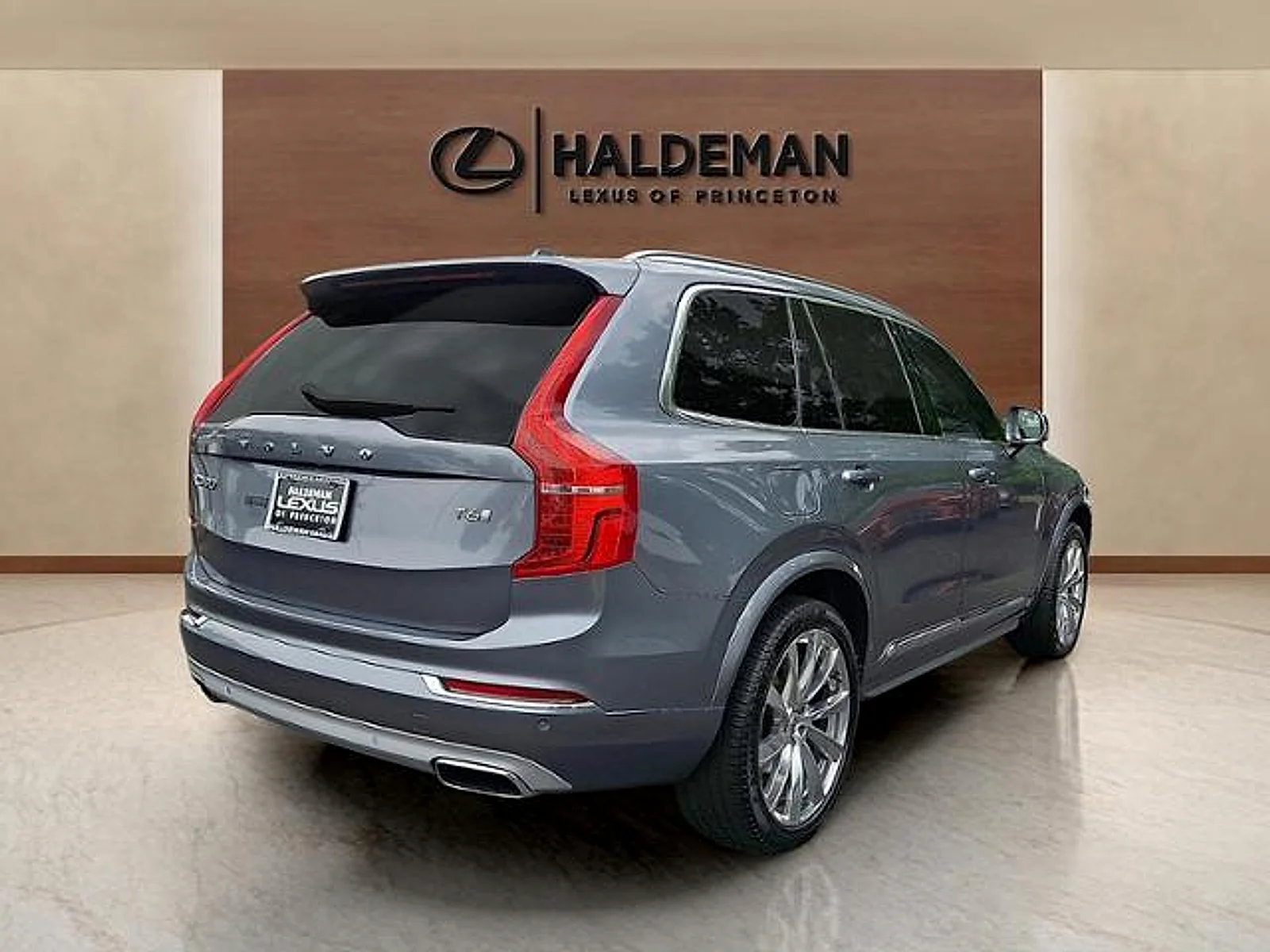 Used 2016 Osmium Grey Metallic Volvo T6 Inscription image 6
