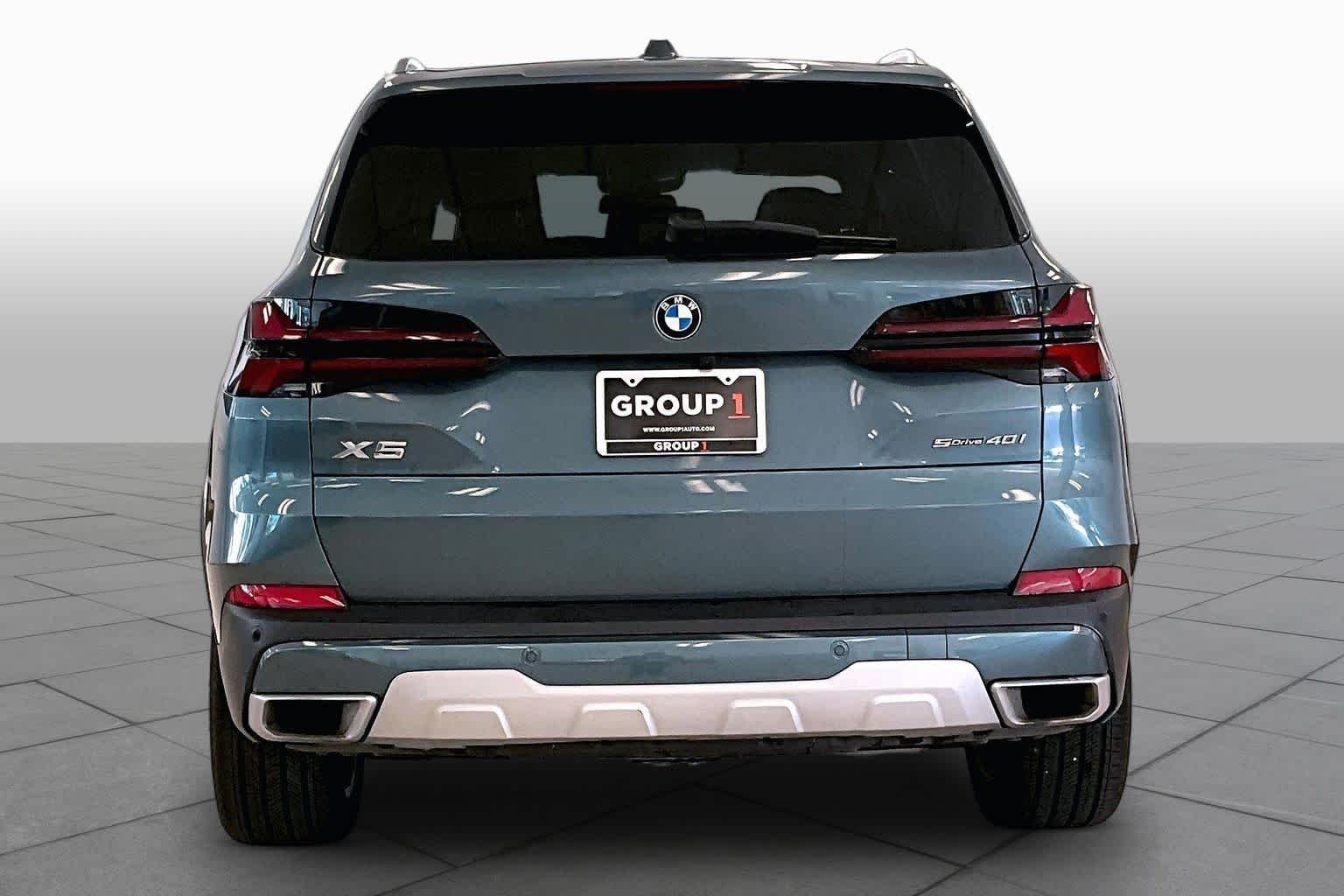 Used 2024 Blue Ridge Mountain Metallic BMW sDrive40i image 4