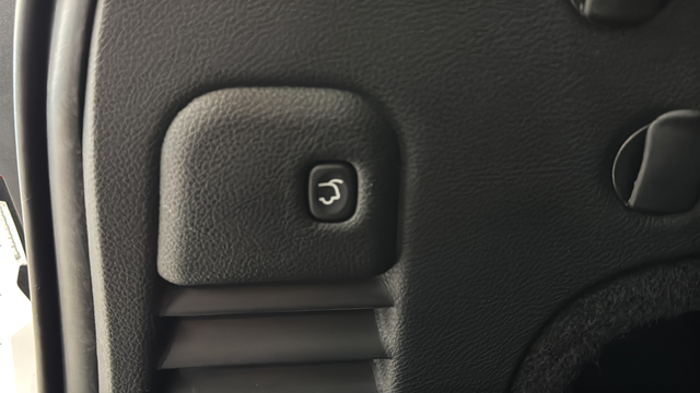 Used 2018 Bright White Clearcoat Jeep Altitude image 29