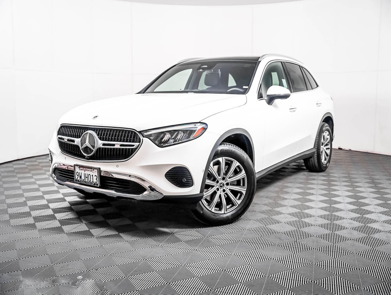 2026 Mercedes-Benz GLC GLC 300's photo