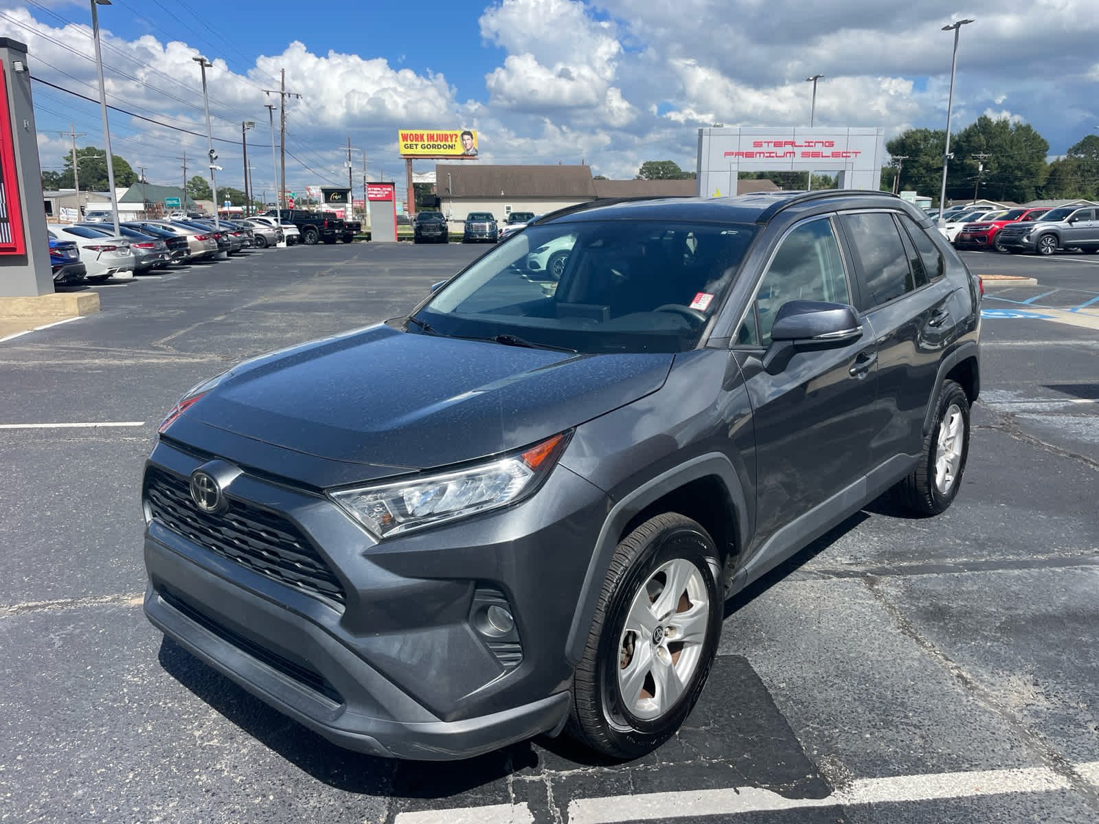 2021 Toyota RAV4 XLE photo 3