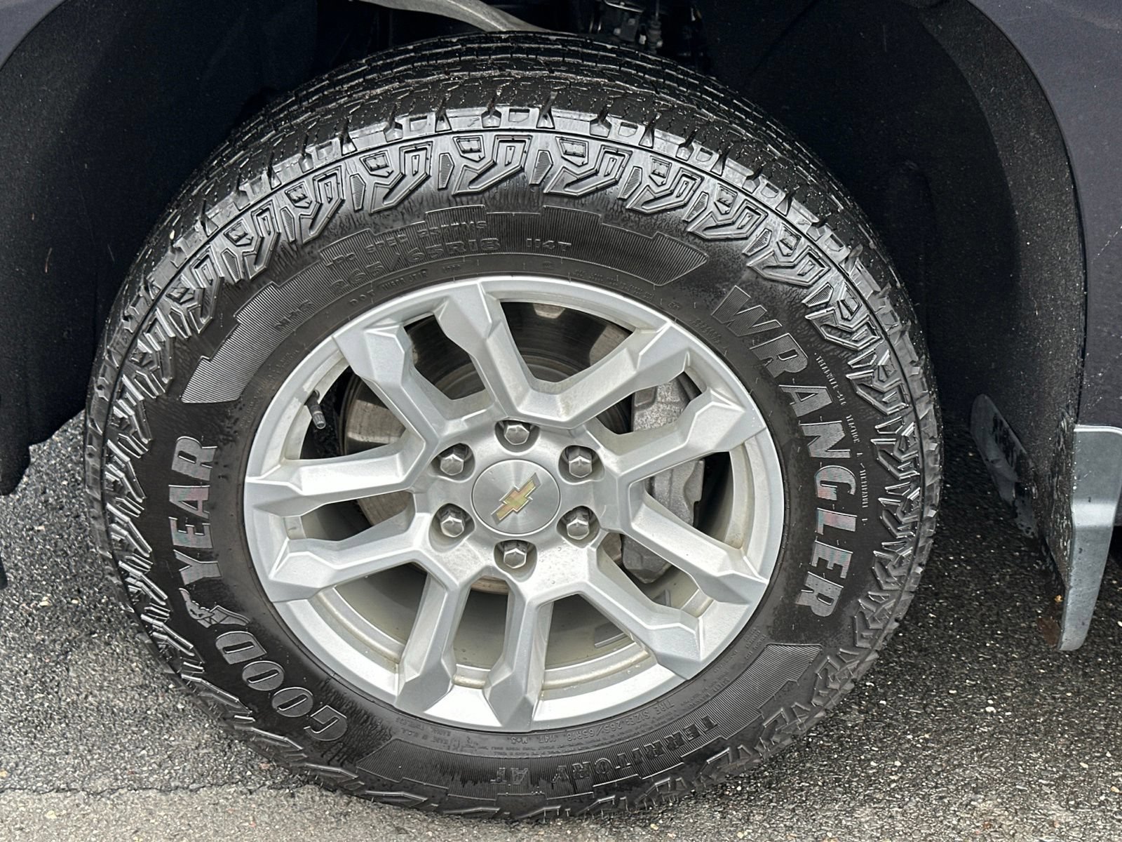 Used 2023 Dark Ash Metallic Chevrolet LT with Z71 Off-Road & Protection Package - Convenience Package - Remote Start - Trailering Package image 9