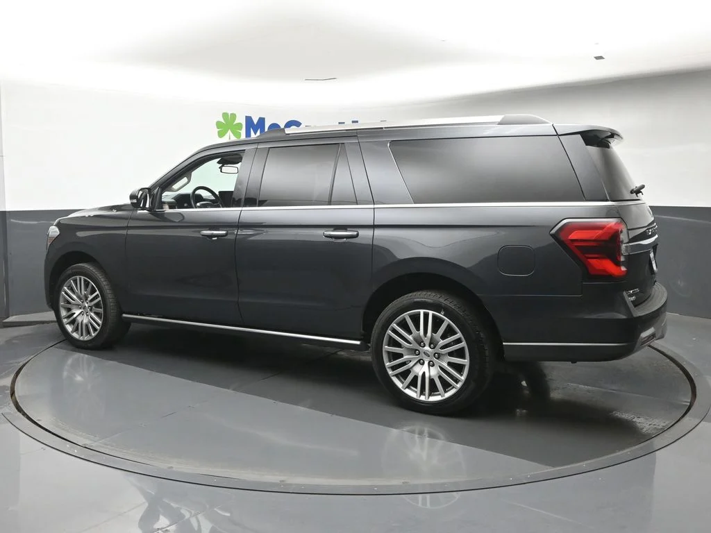Used 2022  Ford Limited image 25