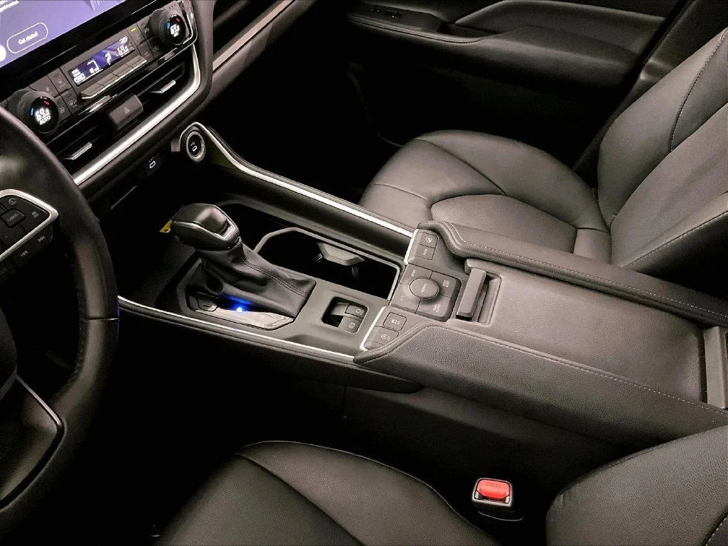 Used 2025 Beige Toyota XLE image 19