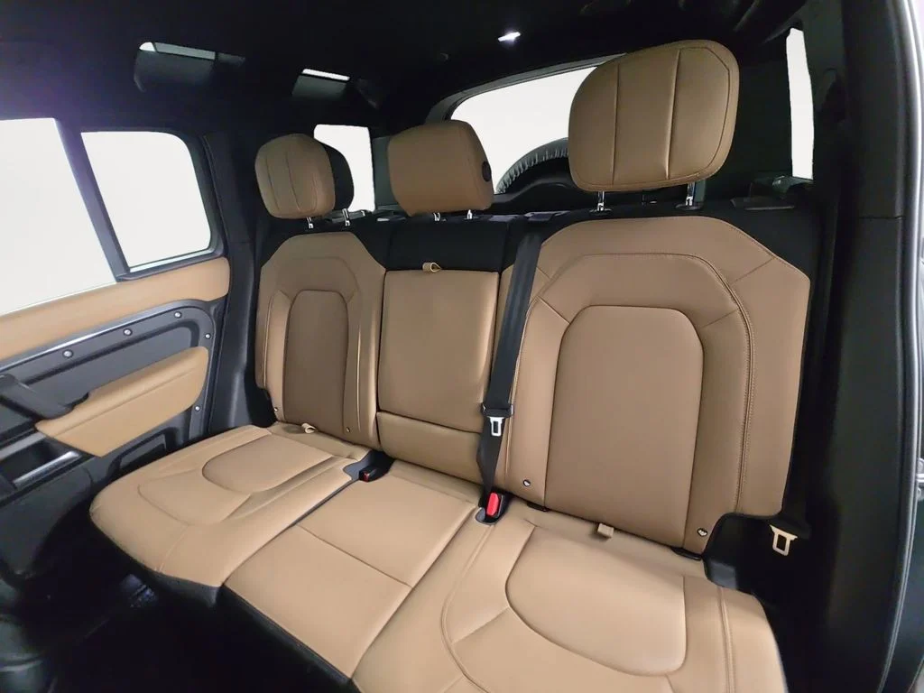 Used 2025 Gray Land Rover V8 image 13