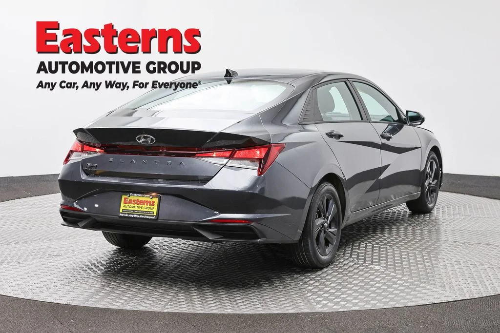 Used 2021 Gray Hyundai SEL image 5