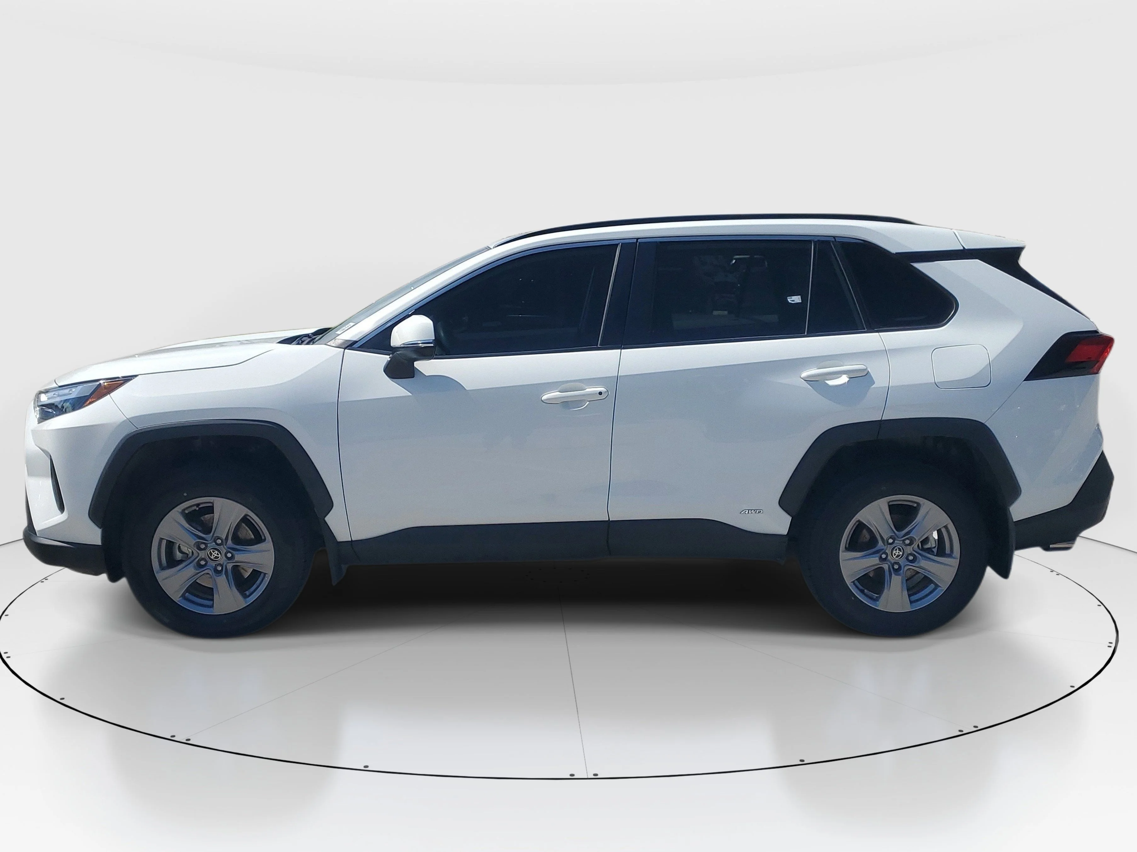 Used 2024 Ice Toyota Hybrid XLE image 6