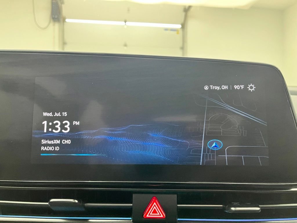 Used 2022 White Hyundai Base image 26