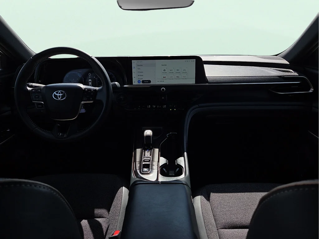 Used 2024  Toyota XLE image 12