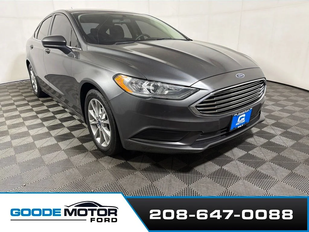 Used 2017 Gray Ford SE image 2