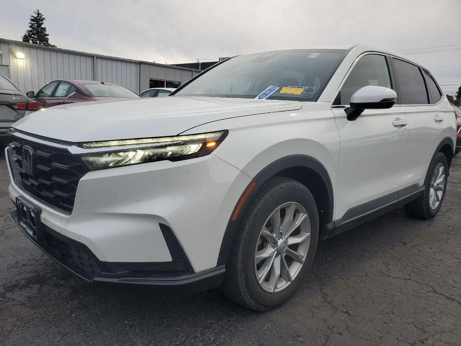 Used 2024 Platinum White Pearl Honda EX image 4