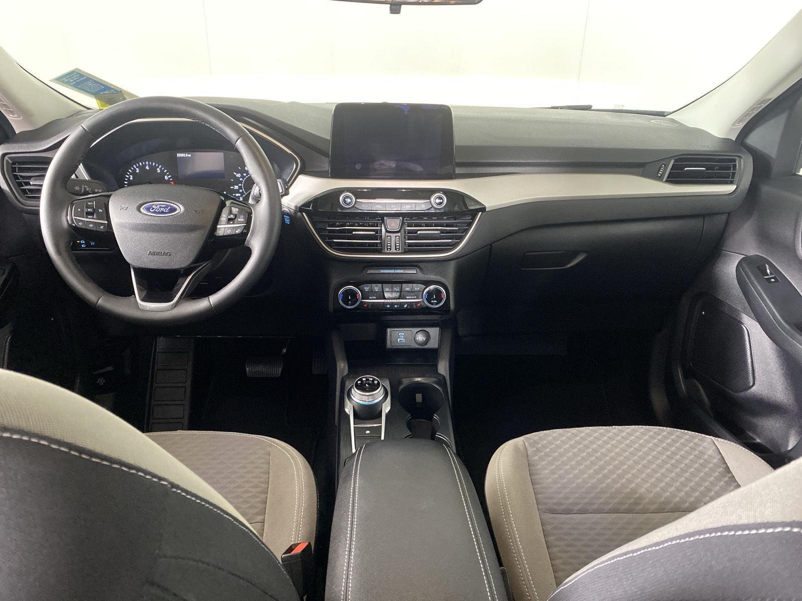 Used 2022 Rapid Red Metallic Tinted Clearcoat Ford SE image 2