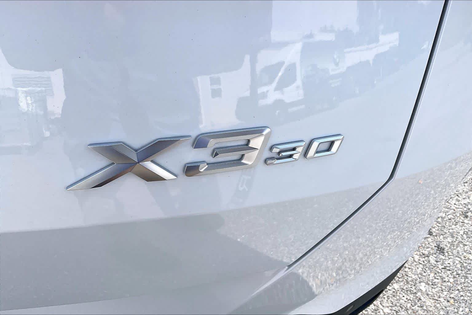 Used 2025 Mineral White Metallic BMW 30 xDrive image 32