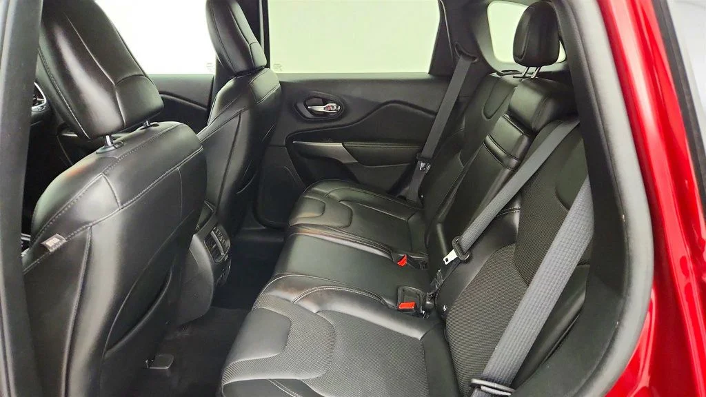 Used 2019 Velvet Red Pearlcoat Jeep Limited 4x4 image 21