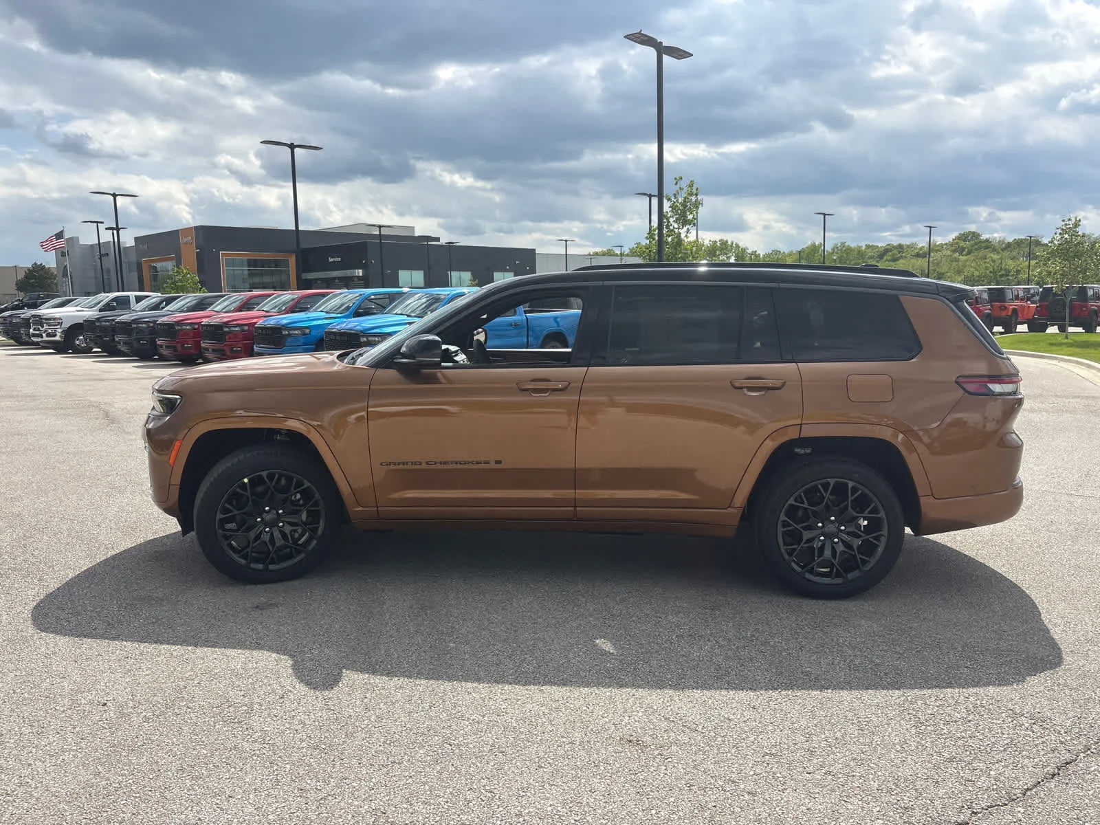 New 2026 Copper Shino Metallic Clear-Coat Exterior Paint Jeep Summit image 5