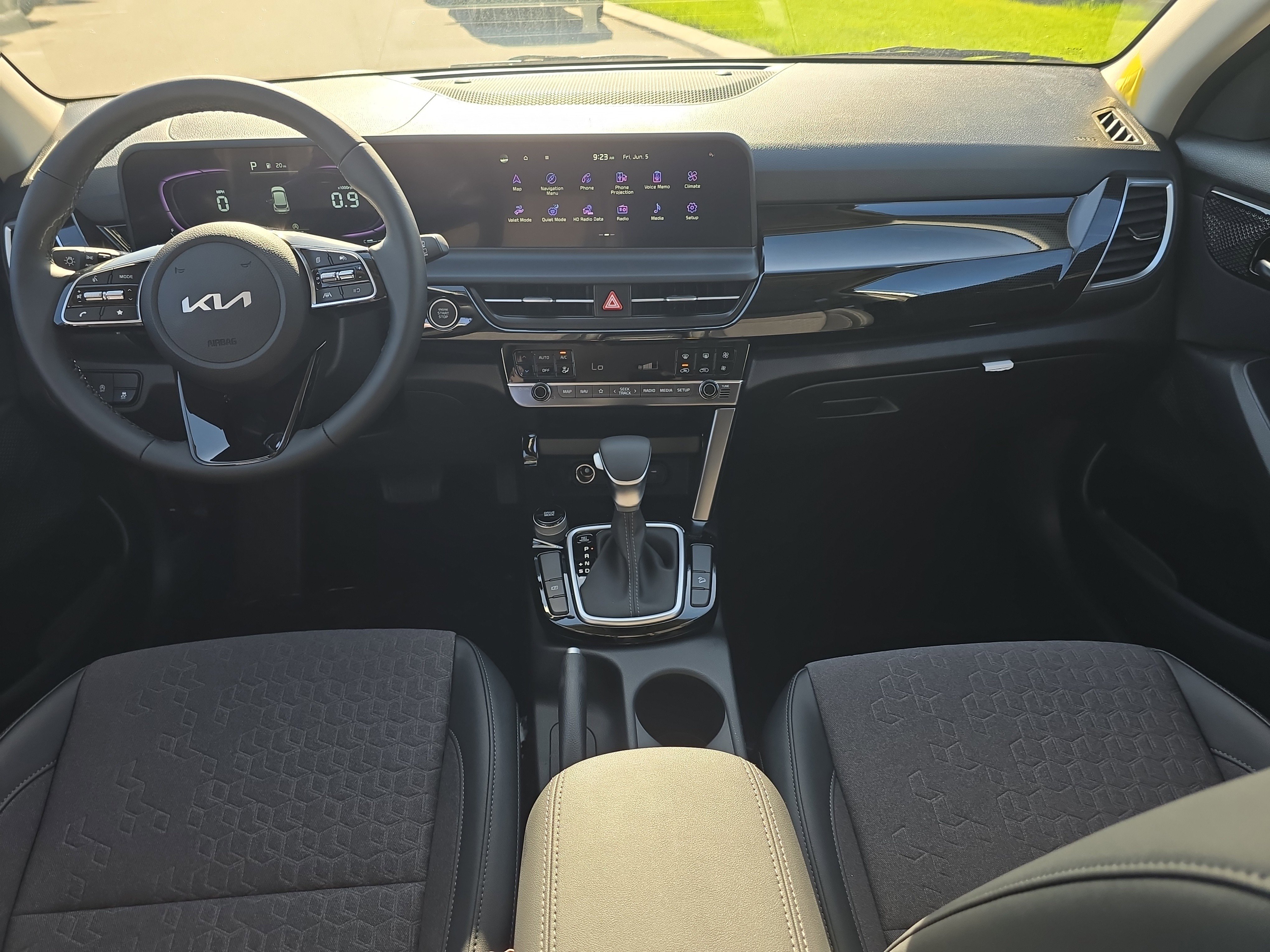 New 2026 Snow White Pearl Kia S image 12