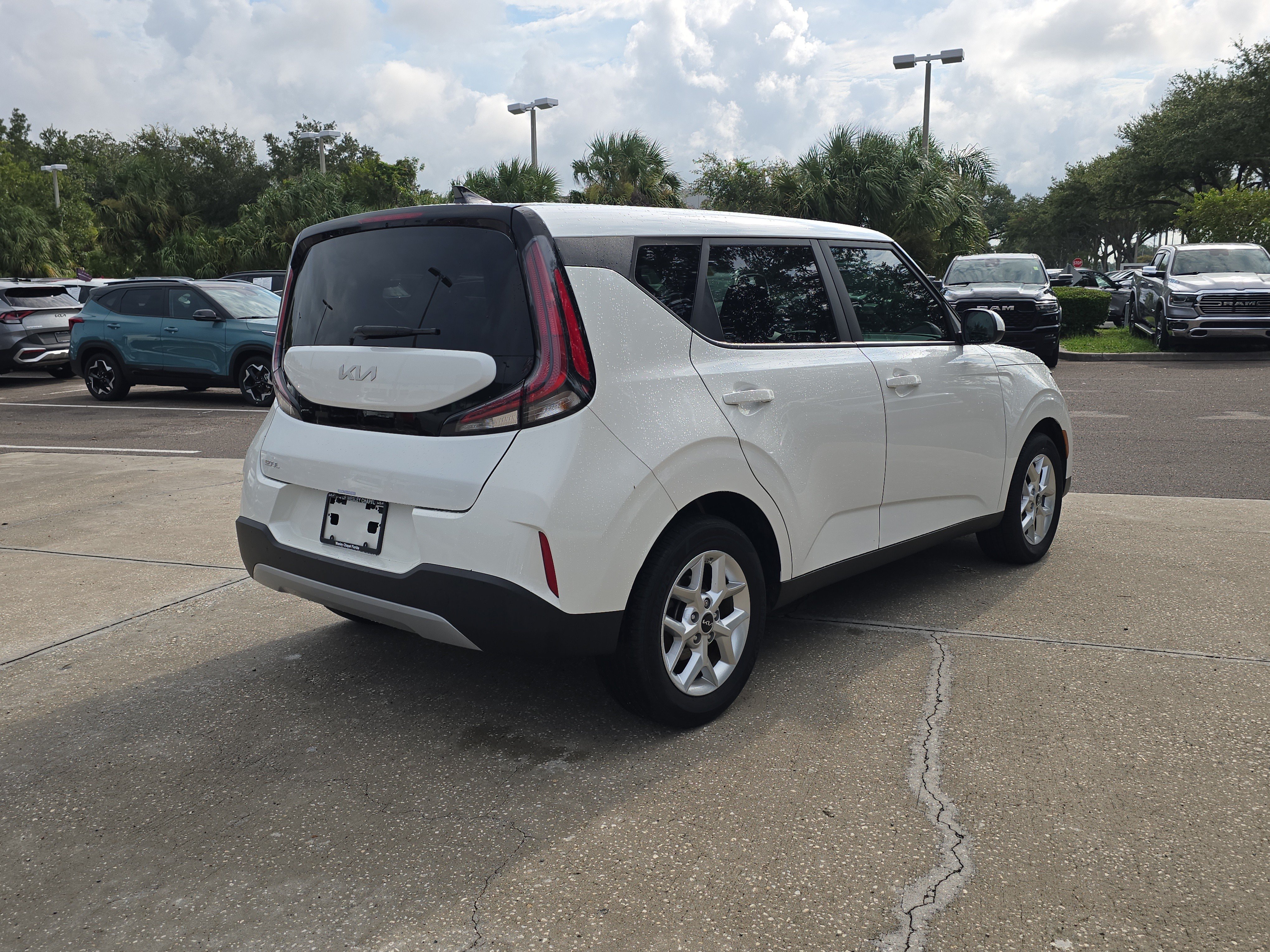 Used 2024 Snow White Pearl Kia LX image 8