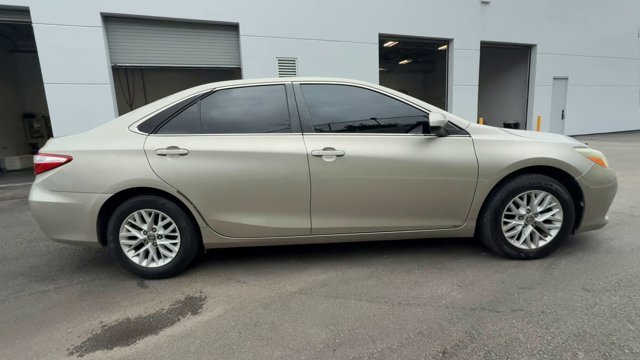 Used 2016  Toyota  image 4